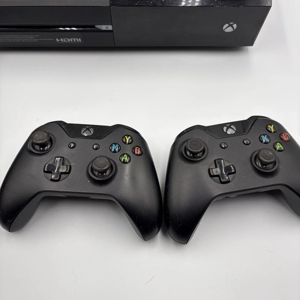Microsoft Xbox One Model 1540 Console Bundle 500 GB, 2 Controllers,‎ 2 Games